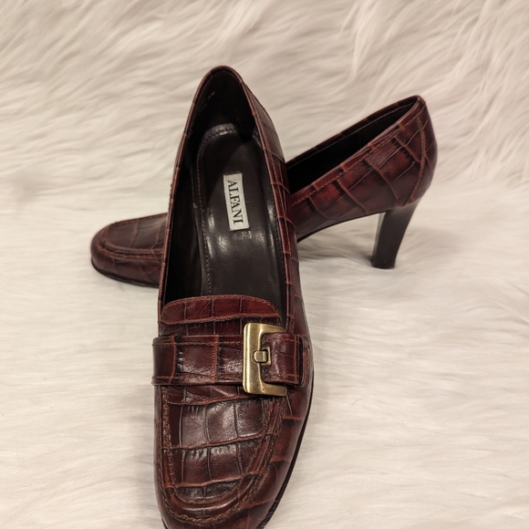 Vintage Alfani Cecile Brown Pebbled Leather w/Buckle Oxford Style Pumps -size 7M - Picture 2 of 10